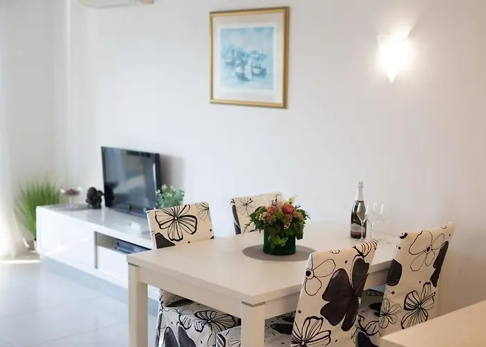 Pensionat Skarpa 4*