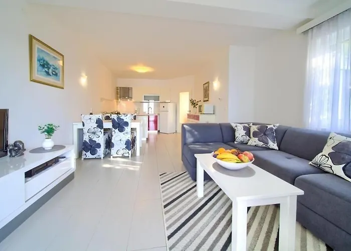 Pensionat Skarpa 4*