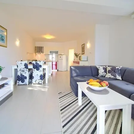 בית הארחה Skarpa 4*