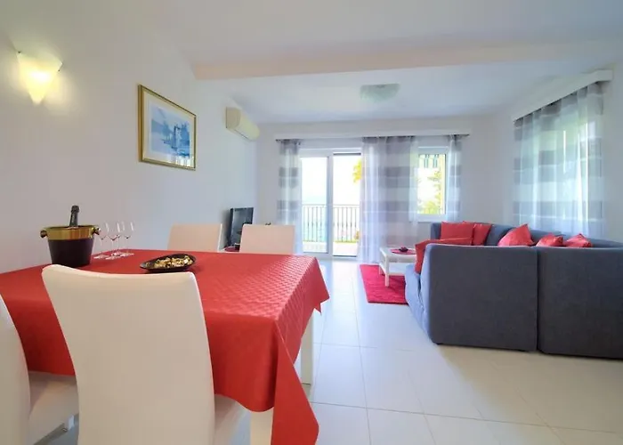 Guest house Skarpa 4*
